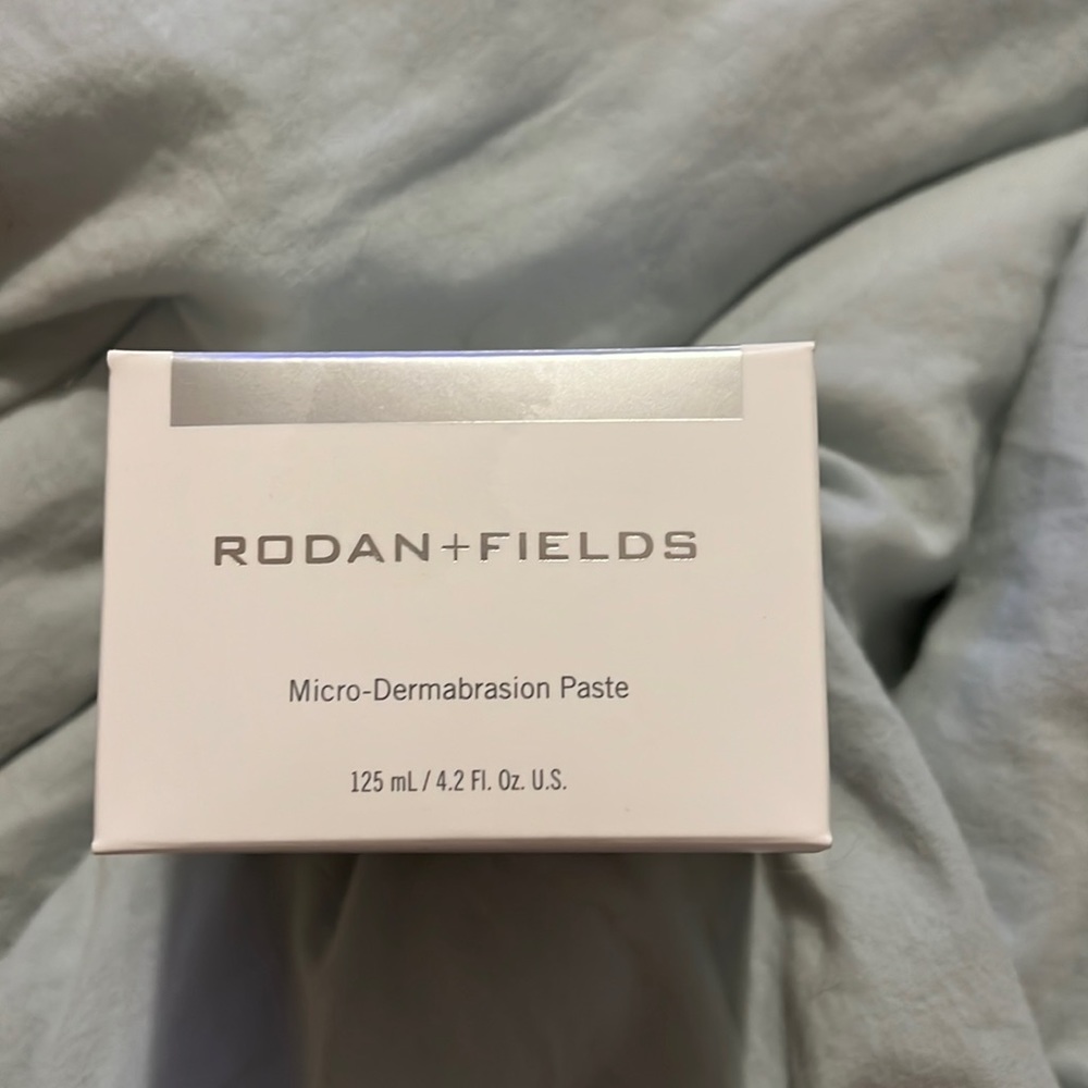 Microdermabrasion paste